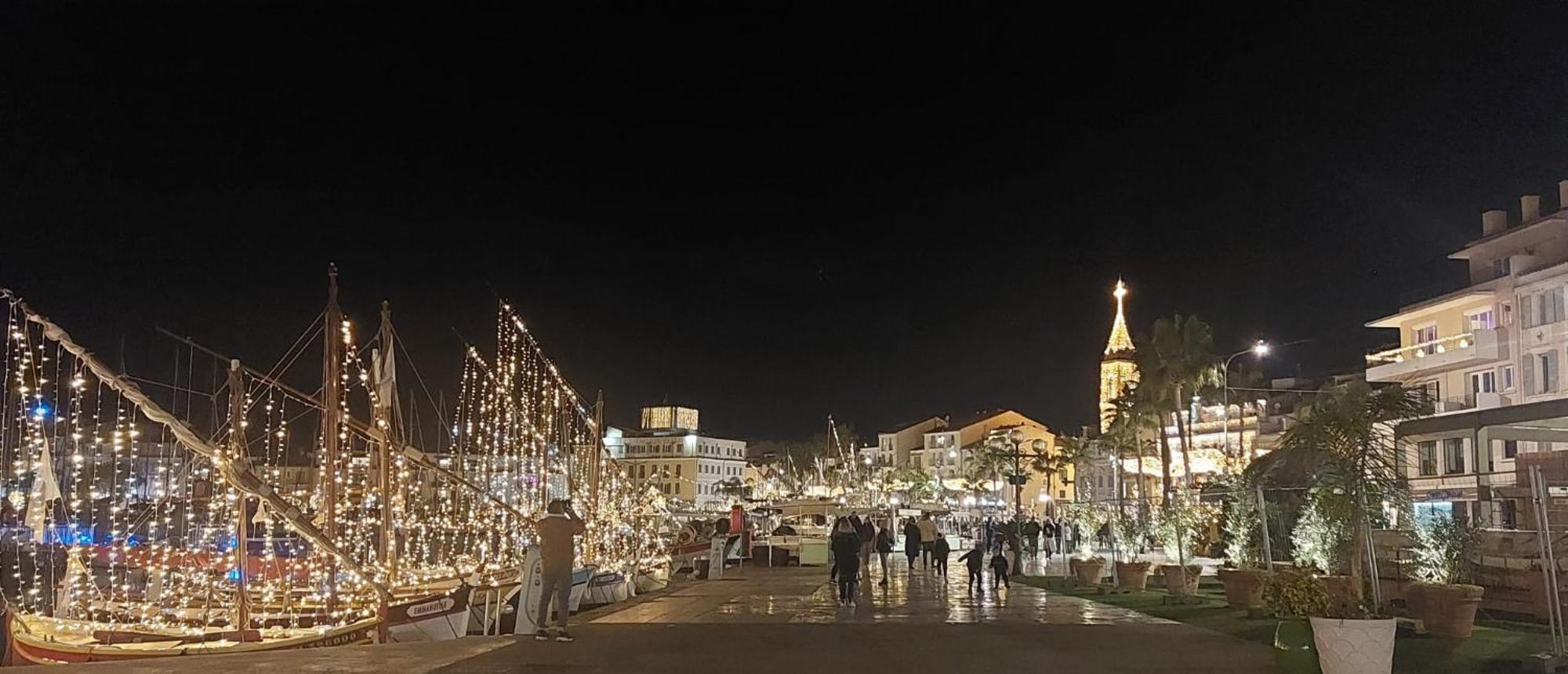 Grand T3 Lumineux Spacieux Propre, Tout Confort, Parking, Ascenseur, Emplacement Central Unique, Port-Commerces-Mer Et Plages A Pied, Location Du Samedi Au Samedi ساناري سور مير المظهر الخارجي الصورة